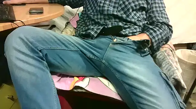 Snapshot of Giulio35_Pika chatting on January 7, 5:53 pm Giulio35 Pika online show from January 7, 5:53 pm