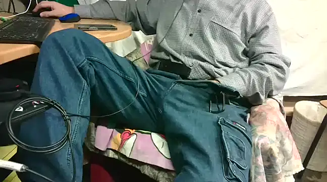 Snapshot of Giulio35_Pika chatting on December 14, 2:21 pm Giulio35 Pika online show from December 14, 2:21 pm