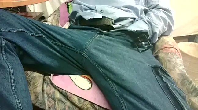 Snapshot of Giulio35_Pika chatting on December 7, 6:43 am Giulio35 Pika online show from December 7, 6:43 am