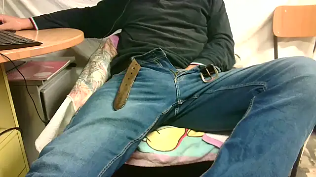 Snapshot of Giulio35_Pika chatting on October 13, 7:42 pm Giulio35 Pika online show from October 13, 7:42 pm