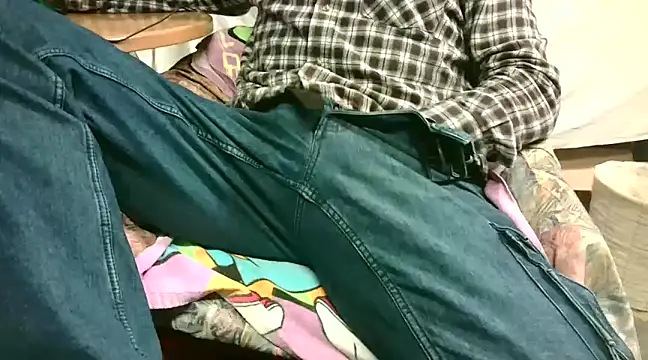 Snapshot of Giulio35_Pika chatting on December 4, 4:05 pm Giulio35 Pika online show from December 4, 4:05 pm