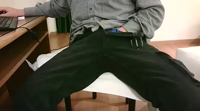 Snapshot of Giulio35_Pika chatting on January 14, 5:01 pm Giulio35 Pika online show from January 14, 5:01 pm