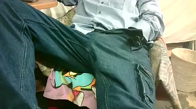 Snapshot of Giulio35_Pika chatting on December 7, 4:47 pm Giulio35 Pika online show from December 7, 4:47 pm