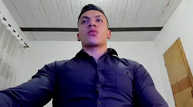 Snapshot of aquiles_51 chatting on January 20, 11:32 pm aquiles 51 online show from January 20, 11:32 pm