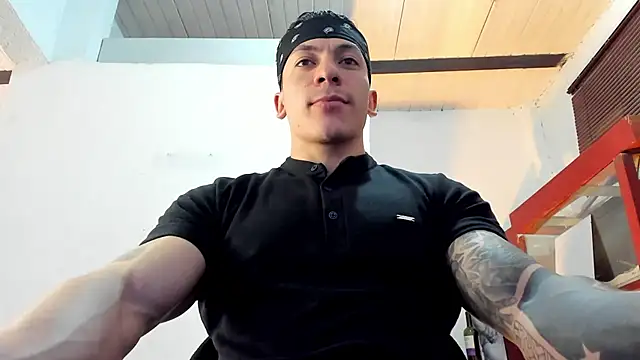 Snapshot of aquiles_51 chatting on October 10, 8:24 pm aquiles 51 online show from October 10, 8:24 pm