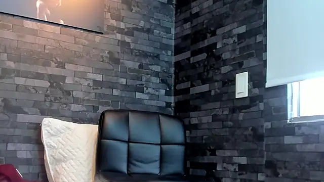 BruceDallas online show from April 25, 9:45 pm