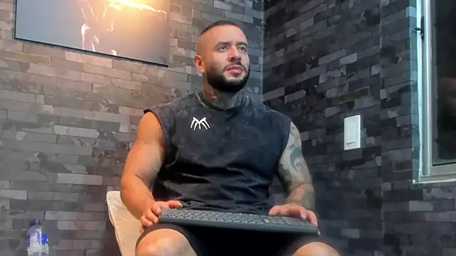 BruceDallas online show from April 19, 3:39 am