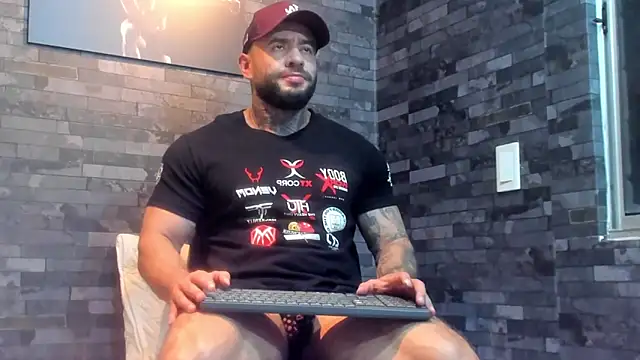 BruceDallas online show from June 7, 11:44 pm
