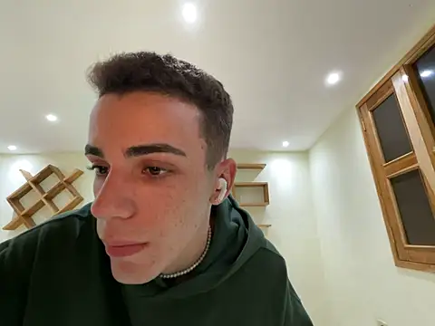 Cristian Delgado online show from December 15, 7:46 am