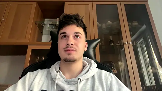 Hank 04 online show from December 3, 10:59 am