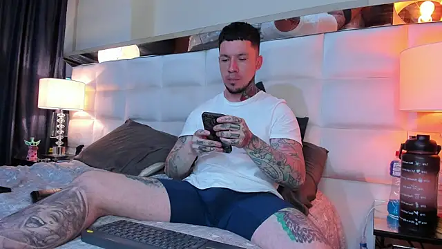 Snapshot of Adam_tatto chatting on October 8, 5:01 am Adam tatto online show from October 8, 5:01 am