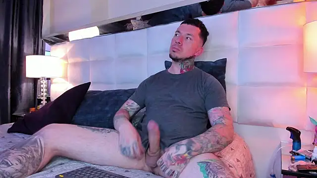 Snapshot of Adam_tatto chatting on October 13, 6:30 am Adam tatto online show from October 13, 6:30 am