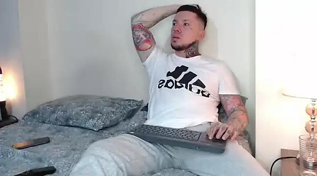 Snapshot of Adam_tatto chatting on February 14, 3:54 am Adam tatto online show from February 14, 3:54 am