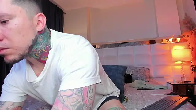 Snapshot of Adam_tatto chatting on September 17, 4:02 am Adam tatto online show from September 17, 4:02 am