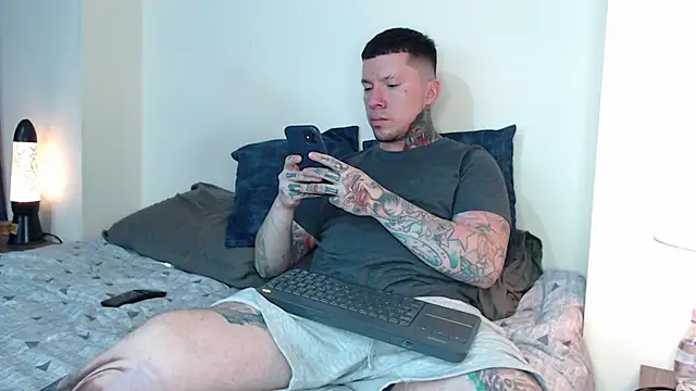 Snapshot of Adam_tatto chatting on February 16, 3:37 am Adam tatto online show from February 16, 3:37 am