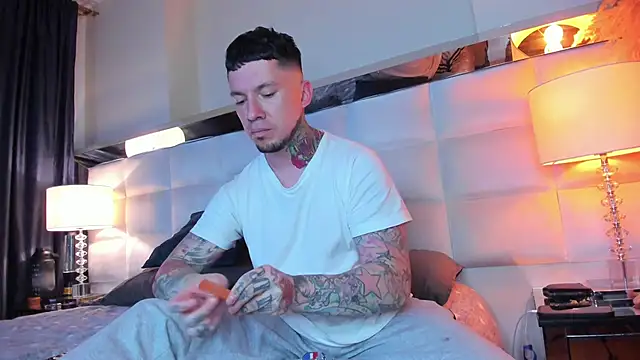 Snapshot of Adam_tatto chatting on October 3, 1:54 am Adam tatto online show from October 3, 1:54 am