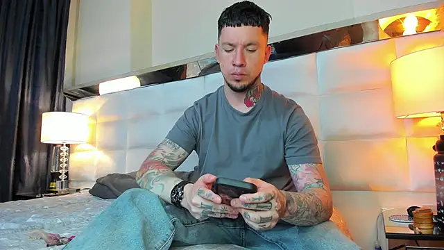 Snapshot of Adam_tatto chatting on October 5, 3:54 am Adam tatto online show from October 5, 3:54 am