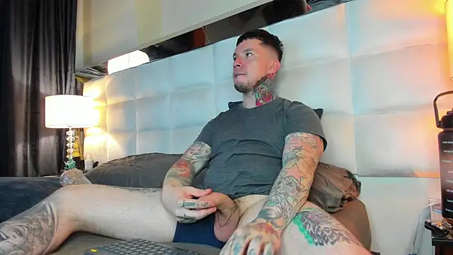 Snapshot of Adam_tatto chatting on September 22, 2:33 am Adam tatto online show from September 22, 2:33 am