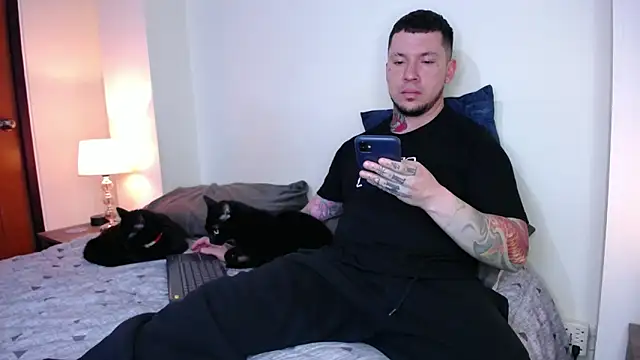 Snapshot of Adam_tatto chatting on January 21, 2:44 am Adam tatto online show from January 21, 2:44 am
