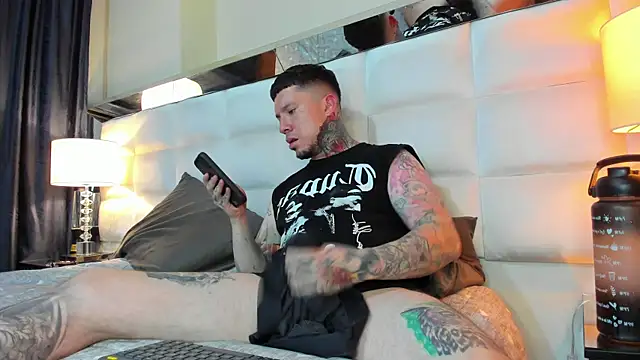 Snapshot of Adam_tatto chatting on October 6, 3:55 am Adam tatto online show from October 6, 3:55 am