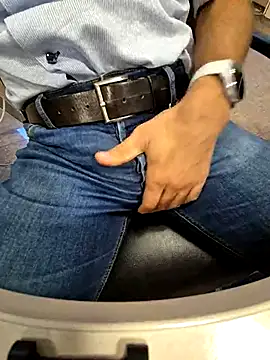 Snapshot of alessandroman2114 chatting on October 2, 4:44 pm alessandroman2114 online show from October 2, 4:44 pm