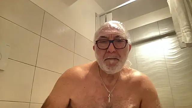 Snapshot of EroticVenetian chatting on February 11, 12:06 am EroticVenetian online show from February 11, 12:06 am