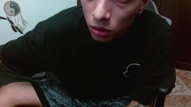 Snapshot of aaron_blug chatting on October 9, 10:14 pm aaron blug online show from October 9, 10:14 pm