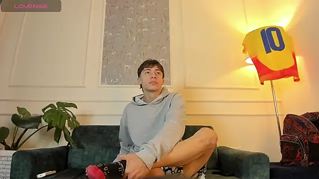 Snapshot of AlessandroDybala chatting on March 14, 3:58 pm AlessandroDybala online show from March 14, 3:58 pm