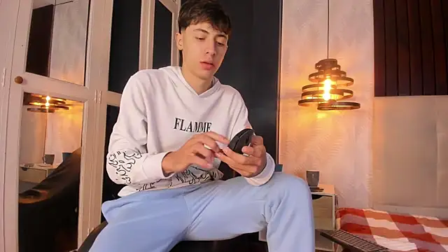 Snapshot of AlessandroDybala chatting on March 2, 12:25 pm AlessandroDybala online show from March 2, 12:25 pm