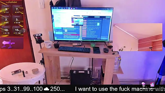 Snapshot of Tom_cooper_ chatting on December 4, 1:20 pm Tom cooper online show from December 4, 1:20 pm