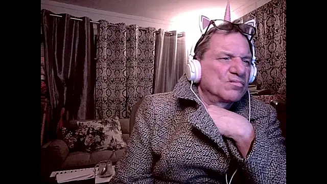 Snapshot of coryassman chatting on December 22, 9:22 am coryassman online show from December 22, 9:22 am