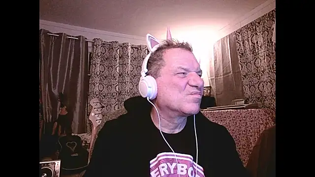 Snapshot of coryassman chatting on December 13, 12:39 pm coryassman online show from December 13, 12:39 pm