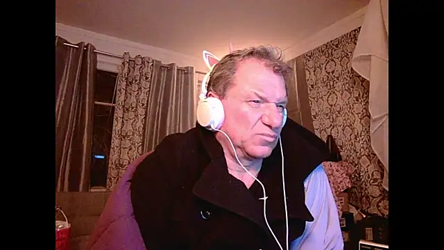 Snapshot of coryassman chatting on January 3, 9:15 am coryassman online show from January 3, 9:15 am