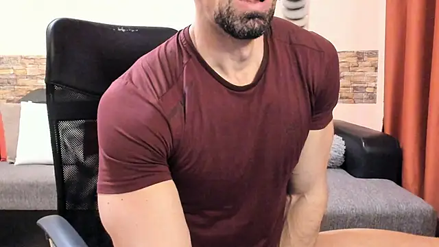 HotHunkTrainer online show from June 8, 8:04 am