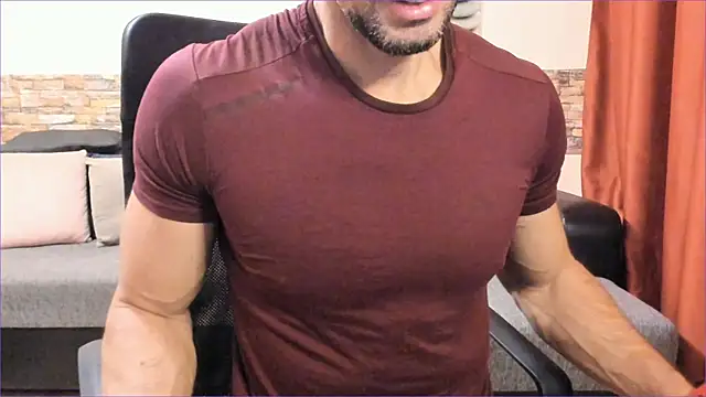 Snapshot of HotHunkTrainer chatting on September 15, 7:21 am HotHunkTrainer online show from September 15, 7:21 am
