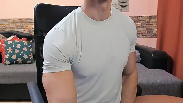 HotHunkTrainer online show from March 11, 8:54 am