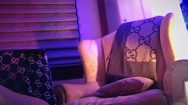 YouLikeBigDick9 online show from February 24, 8:06 am