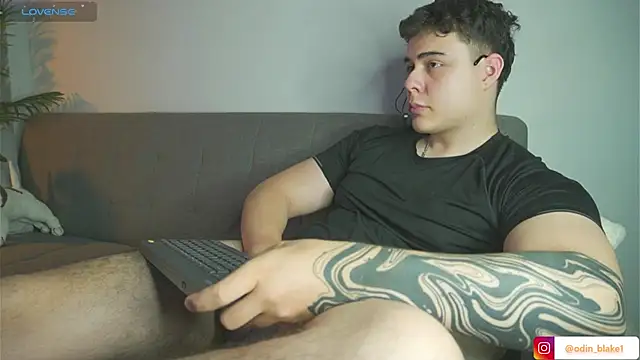 Snapshot of odin_blake chatting on January 8, 2:14 am odin blake online show from January 8, 2:14 am