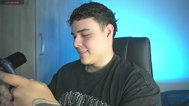 Snapshot of odin_blake chatting on March 11, 2:10 am odin blake online show from March 11, 2:10 am