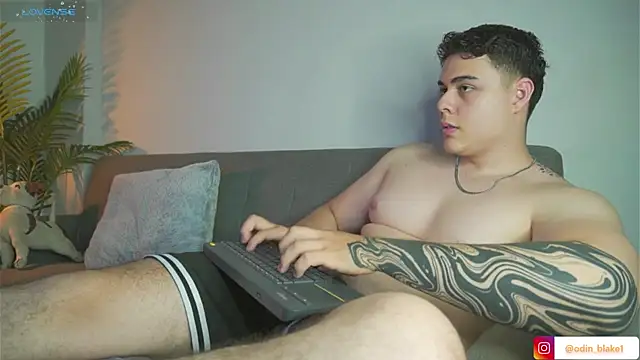 Snapshot of odin_blake chatting on December 17, 1:18 am odin blake online show from December 17, 1:18 am