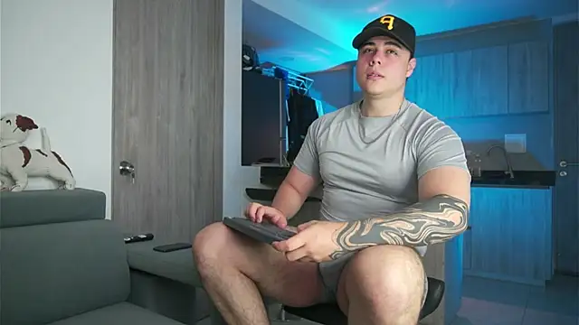 Snapshot of odin_blake chatting on February 18, 12:15 am odin blake online show from February 18, 12:15 am