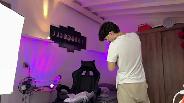 Kisan Smith online show from March 14, 5:14 am