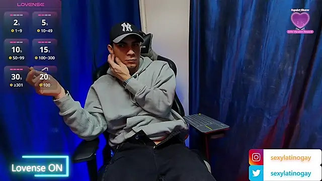 sexyboycolombi4 online show from December 18, 8:10 am