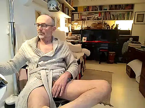 Snapshot of MadProfessor chatting on March 18, 7:23 am MadProfessor online show from March 18, 7:23 am