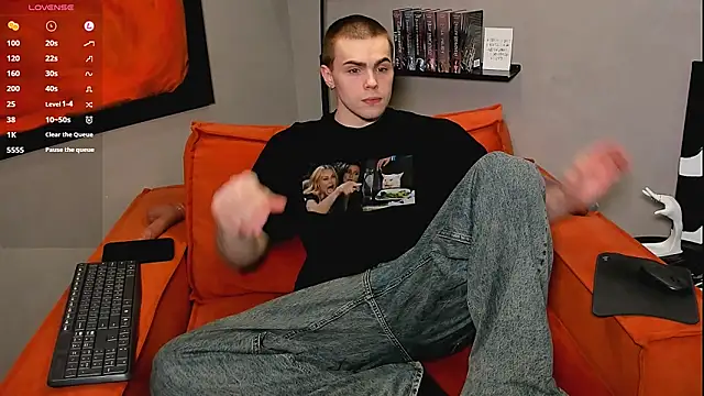 simonwnl online show from February 20, 6:53 pm