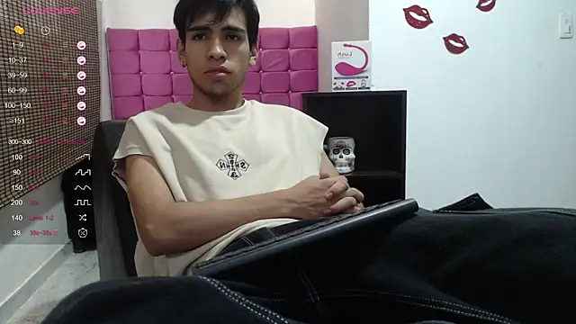 Snapshot of zack_thunder chatting on January 21, 12:24 pm zack thunder online show from January 21, 12:24 pm