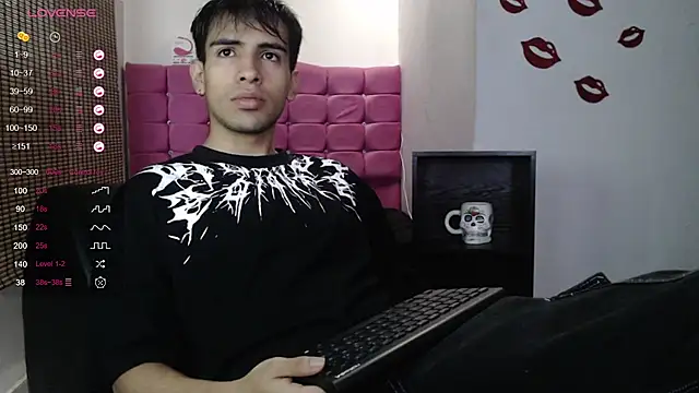 Snapshot of zack_thunder chatting on December 23, 12:30 pm zack thunder online show from December 23, 12:30 pm