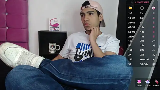 Snapshot of zack_thunder chatting on September 21, 1:00 pm zack thunder online show from September 21, 1:00 pm