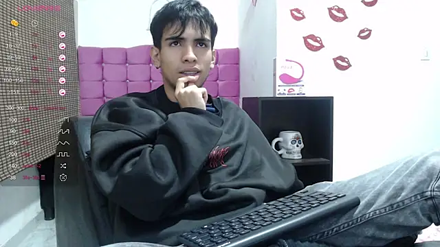 Snapshot of zack_thunder chatting on December 28, 12:36 pm zack thunder online show from December 28, 12:36 pm