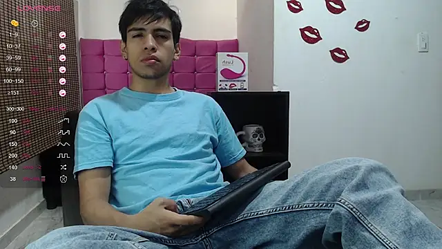 Snapshot of zack_thunder chatting on January 13, 12:24 pm zack thunder online show from January 13, 12:24 pm